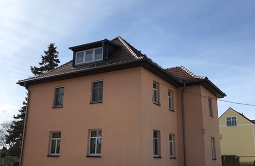 Zwenkau Apartamento | Apartamento amueblado con amor en el piso superior
