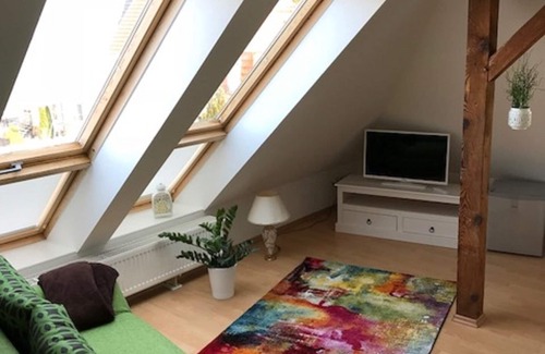 Zwenkau Apartamento | Apartamento amueblado con amor en el piso superior