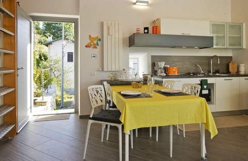 Cannero Riviera Casa | Restaurado 1½-habitación Rustico con gran jardín y vistas al lago