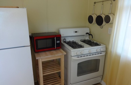 Fairmount Park Cabaña | Cottage independiente cariñosamente actualizada en el vecindario peatonal del oeste de Seattle