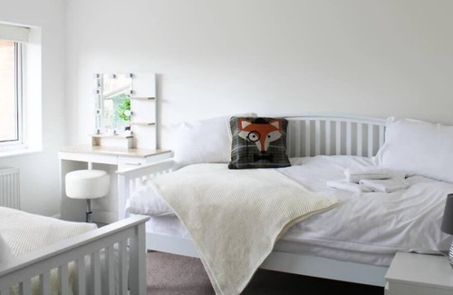 Sandford-on-Thames Casa | Low Cost, Fully Sanitised 4 Bed & Parking