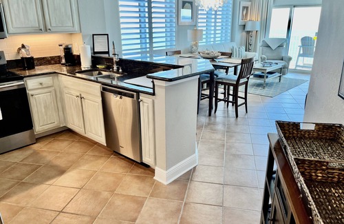 Gulf Shores Condominio | Torre de Cristal 1701, E. Unidad de esquina Dos suites King cada una con baño privado y balcón