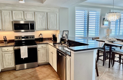 Gulf Shores Condominio | Torre de Cristal 1701, E. Unidad de esquina Dos suites King cada una con baño privado y balcón
