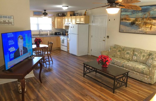 St. George Island Apartamento | Grande y ultra limpio cerca de la playa en el camino de la playa del condado. 2 LR, 2 cocinas y más