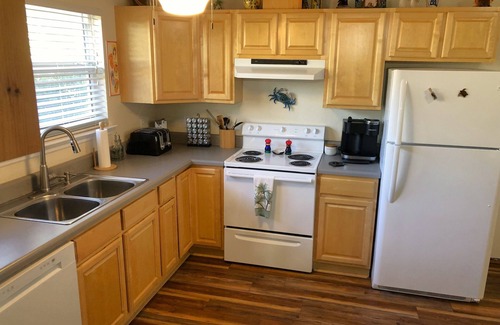 St. George Island Apartamento | Grande y ultra limpio cerca de la playa en el camino de la playa del condado. 2 LR, 2 cocinas y más