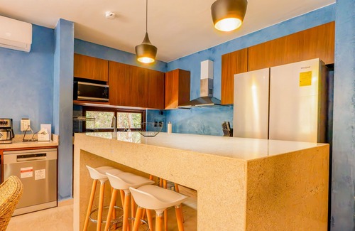 Xpu-Ha Apartamento | Lower level apartment with high-speed internet pool, gym, & tennis courts