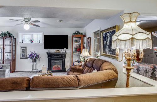 Graham Apartamento | Lower-Level Apt with Hot Tub and Sauna in Graham!