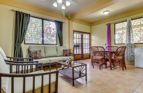 San Ignacio Apartamento | Nivel inferior de una casa nueva y moderna en un excelente vecindario, ¡cerca de las ruinas mayas!
