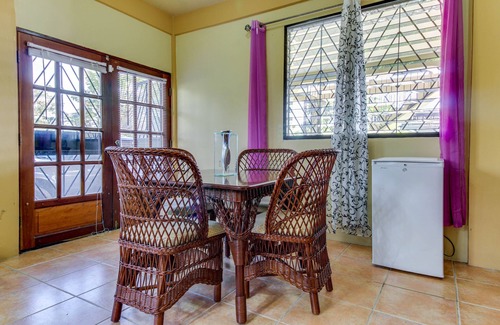 San Ignacio Apartamento | Nivel inferior de una casa nueva y moderna en un excelente vecindario, ¡cerca de las ruinas mayas!