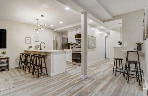 Cascade Casa | Lower Stone Lodge - Hot Tub - Game Room - Lower Unit