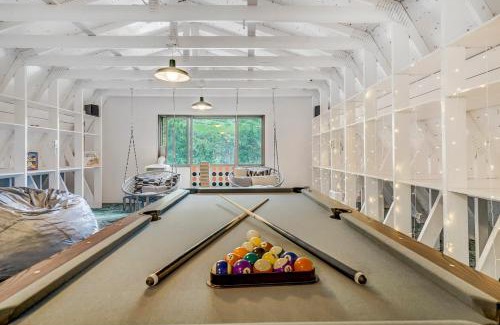 Cascade Casa | Lower Stone Lodge - Hot Tub - Game Room - Lower Unit