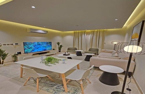 Riyadh Apartamento | LP50.1 - Luxurious 3BR Apartment in Alyasmin