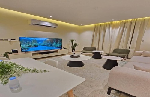 Riyadh Apartamento | LP50.1 - Luxurious 3BR Apartment in Alyasmin