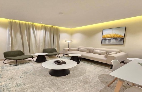 Riyadh Apartamento | LP50.1 - Luxurious 3BR Apartment in Alyasmin