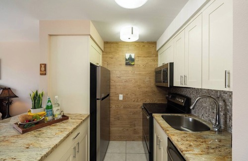 Historic Lahaina Front Street Condominio | LS 306 Dream Maui Studio by the Beach Pool Hot Tub