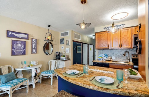 Historic Lahaina Front Street Condominio | LS 413 Breathtaking Beachfront Remodeled Studio