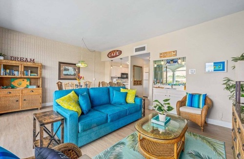 Historic Lahaina Front Street Condominio | LS PH4 Breathtaking Panoramic Mountain Views