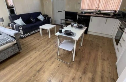 Luton Apartamento | Lt Properties Luxury studio apartment Ground floor 1