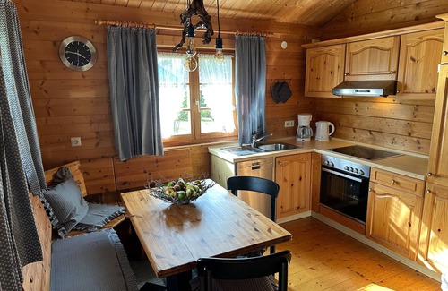 Hayingen Casa | Ltd-105 Holzblockhaus für 4 Personen mit Südterrasse - Ferienpark Lauterdörfle 1.1
