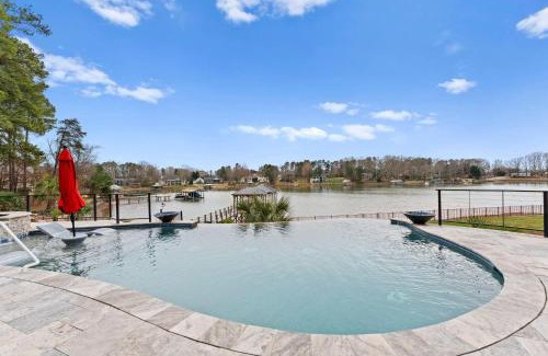 Mayhew Casa | Lucent Sunset Retreat