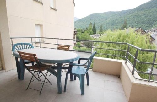 Bagneres-de-Luchon Apartamento | Luchon: Appart 2 pièces cabine - Balcon, Parking - FR-1-313-166
