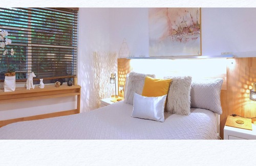 Palm Beach Apartamento | LUCKY Beach HOME! Centre of Palm Beach. Walk to Beach, Cafes, Golf Club, Jonah's