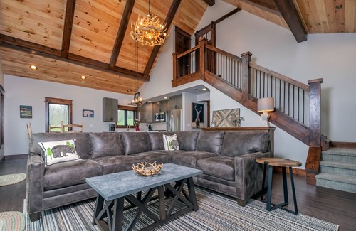 Waterfront Greens Casa | Lucky Bear Lakeside | Pet Friendly, Lake, Hot Tub!
