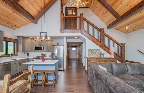 Waterfront Greens Casa | Lucky Bear Lakeside | Pet Friendly, Lake, Hot Tub!