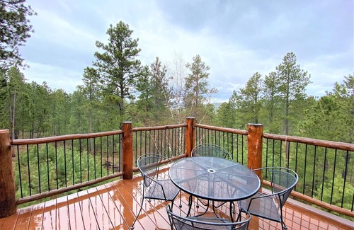 Deadwood Cabina | Lucky Chip - 6BR Log Cabin 3 millas a Deadwood, mesa de billar, jacuzzi, Wi-Fi, A / C