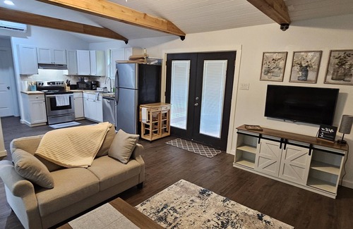 Hillister Casa | "Lucky Lake House" Quiet community, minutes from Naskila Casino and Restaurant!