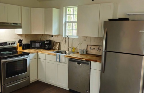 Hillister Casa | "Lucky Lake House" Quiet community, minutes from Naskila Casino and Restaurant!