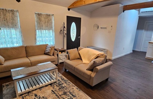 Hillister Casa | "Lucky Lake House" Quiet community, minutes from Naskila Casino and Restaurant!