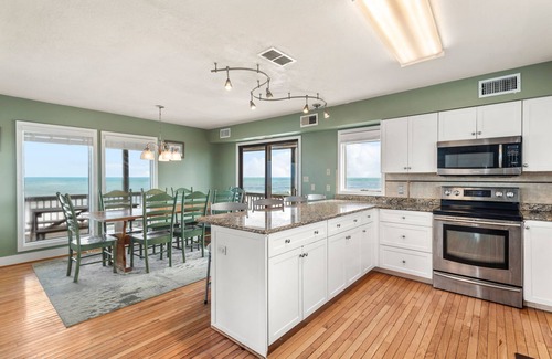Buxton Casa | Lucky Stars: Oceanfront | Rec Room with Pool Table
