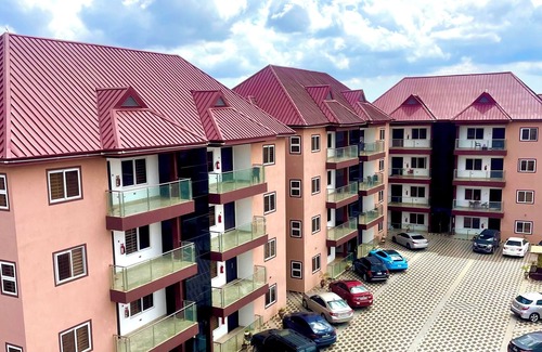 Santeo Apartamento | Lucy’s Lounge, Cozy 2-bedroom apartment in East Legon Hills