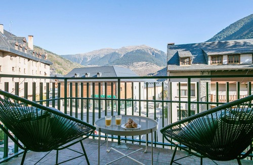 Vielha e Mijaran Apartamento | Luderna - Apartamento con terraza Montanero
