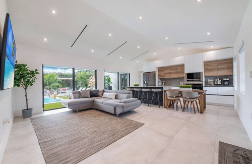 Cutler Bay Casa | Luhos House 5BR Heated Pool Basketball Pool table