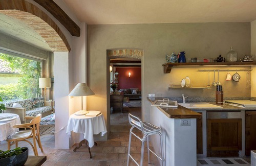 Guarene Casa | La sonrisa de Luisa, en la casa del siglo XVI cerca del castillo.