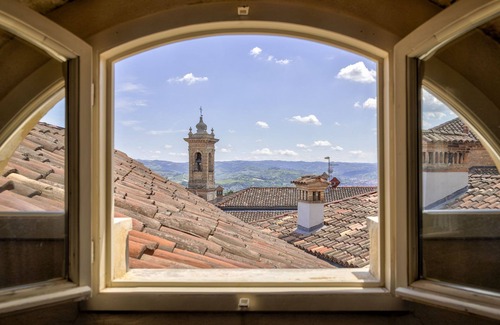 Guarene Casa | La sonrisa de Luisa, en la casa del siglo XVI cerca del castillo.