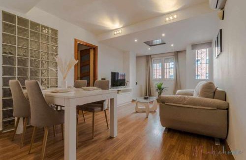 Huelva Apartamento | Lujo a tu alcance con spa y garaje, pleno centro