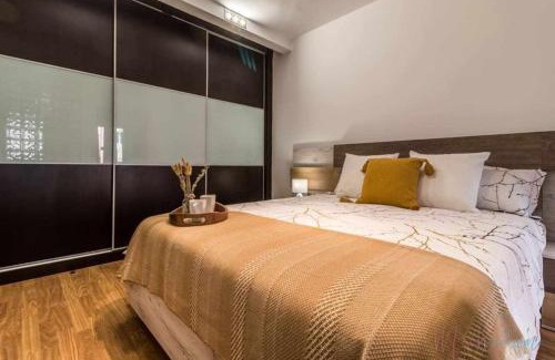 Huelva Apartamento | Lujo a tu alcance con spa y garaje, pleno centro