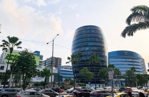 Simon Bolivar Apartamento | Lujoso depa con vista a todo Guayaquil!