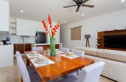 Puerto Aventuras Apartamento | Lujoso departamento de 1 recamara con alberca ¡5 min de la playa!