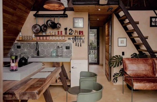 El Penol Chalet De Esquí | Lujoso Mini Club-Chalet con piscina, cancha de bádminton y jacuzzi junto al lago