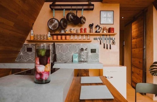 El Penol Chalet De Esquí | Lujoso Mini Club-Chalet con piscina, cancha de bádminton y jacuzzi junto al lago