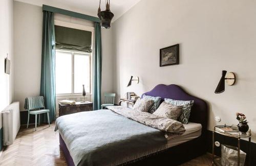 Palace District Apartamento | Lujza Vintage Apartment 3 BEDROOM, 1 LIVINGROOM, 2 BATHROOM FREE AC 75sq DT Wifi