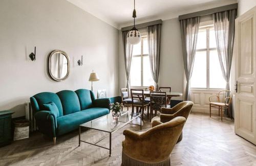 Palace District Apartamento | Lujza Vintage Apartment 3 BEDROOM, 1 LIVINGROOM, 2 BATHROOM FREE AC 75sq DT Wifi