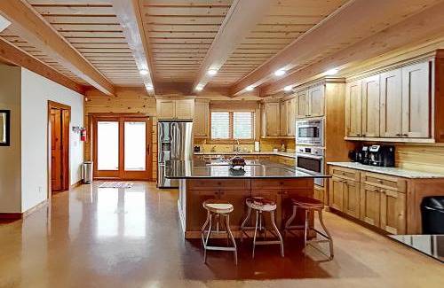 Canyon Lake Casa | Luke Lake Living
