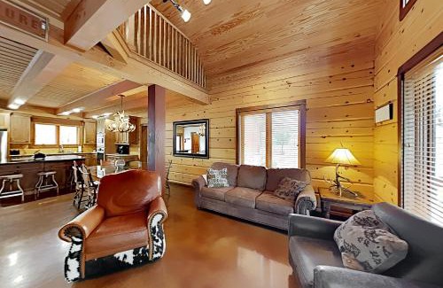 Canyon Lake Casa | Luke Lake Living