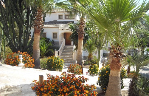 Empedrola Villa | luksus villa med piscina privada, 3 km fra strand