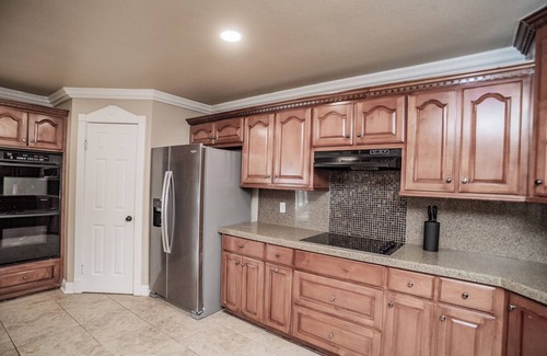 Luling Otro | Luling Ranch-Pool-Pool Table-FoosBall-Sleeps 25!